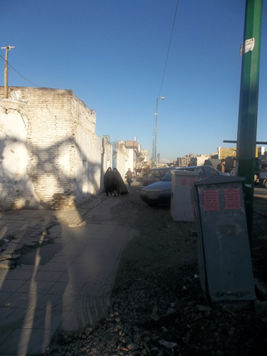 uliczka do niego dochodzaca