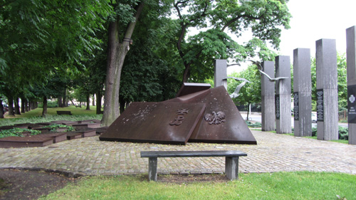 KUBICKI POZNAN pomnik 1