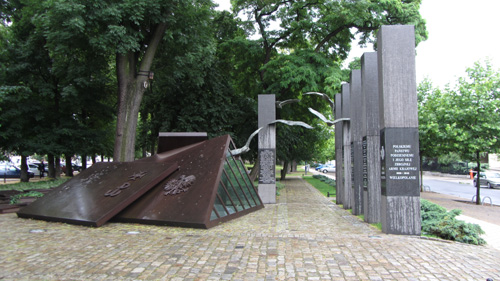 KUBICKI poznan pomnik fragm 2