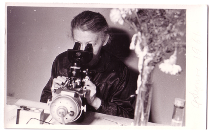 karusia-z-mikroskopem