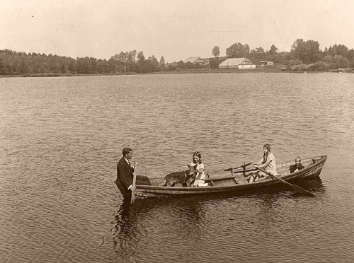 2._Jezioro_Berzenickie_widok_na_zabudowania_majatku_Berz