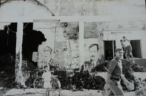 Podobizny Prezydenta Syrii, Hafiza al - Asada sa w miescie wszechobecne.