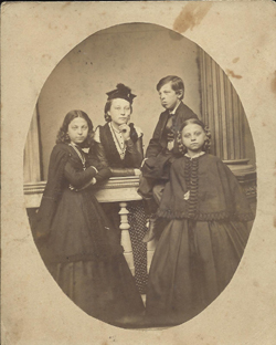 1_z_lewej_Maria_Gabriela_Karol_Paulina_Szklennik