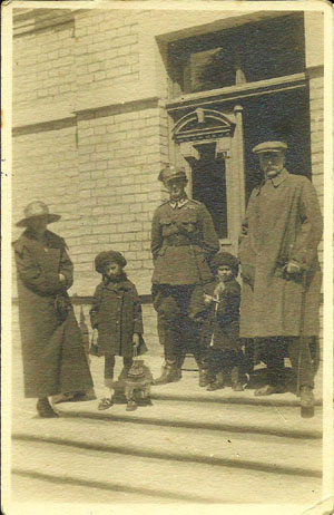 pilsudski_z_corkami_i_zona_w_druskiennikach_ok