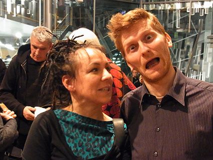 03 Olga Tokarczuk mit mir in der Berliner Akademie der Künste (hinten links der Schriftsteller Andrzej Stasiuk), 2011, fot. © Archiv Arkadiusz Łuba